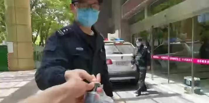 男婴被注射配方奶，家长竟然毫不知情，被瞒长达5天