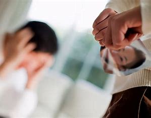 离谱！怀疑妻子出轨，他拧松了汽车螺丝