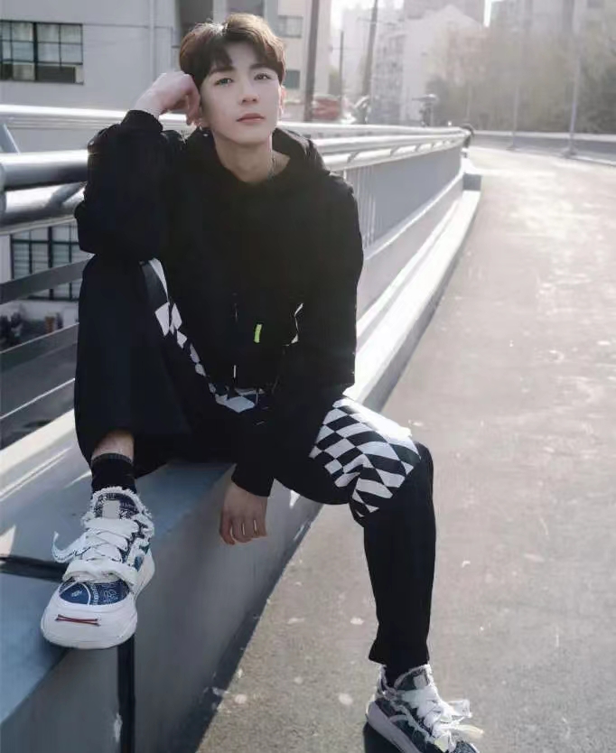 继离婚风波后，洪欣儿子张镐濂晒照片