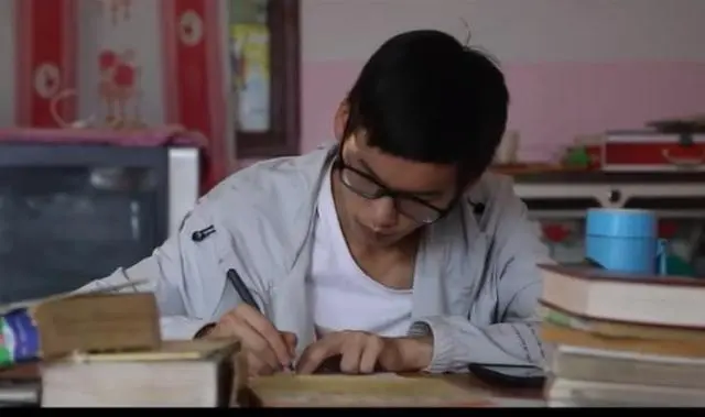 搬砖的清华学生谈回乡做公务员！
