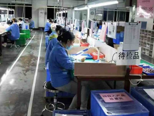 东莞某电子厂内一男子持刀捅死三人，竟是因为黑中介和黑心工厂