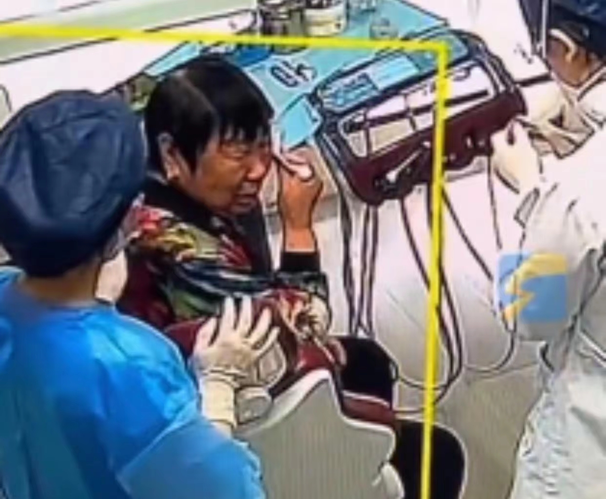 母亲见牙医像已故的女儿不禁潸然泪下！