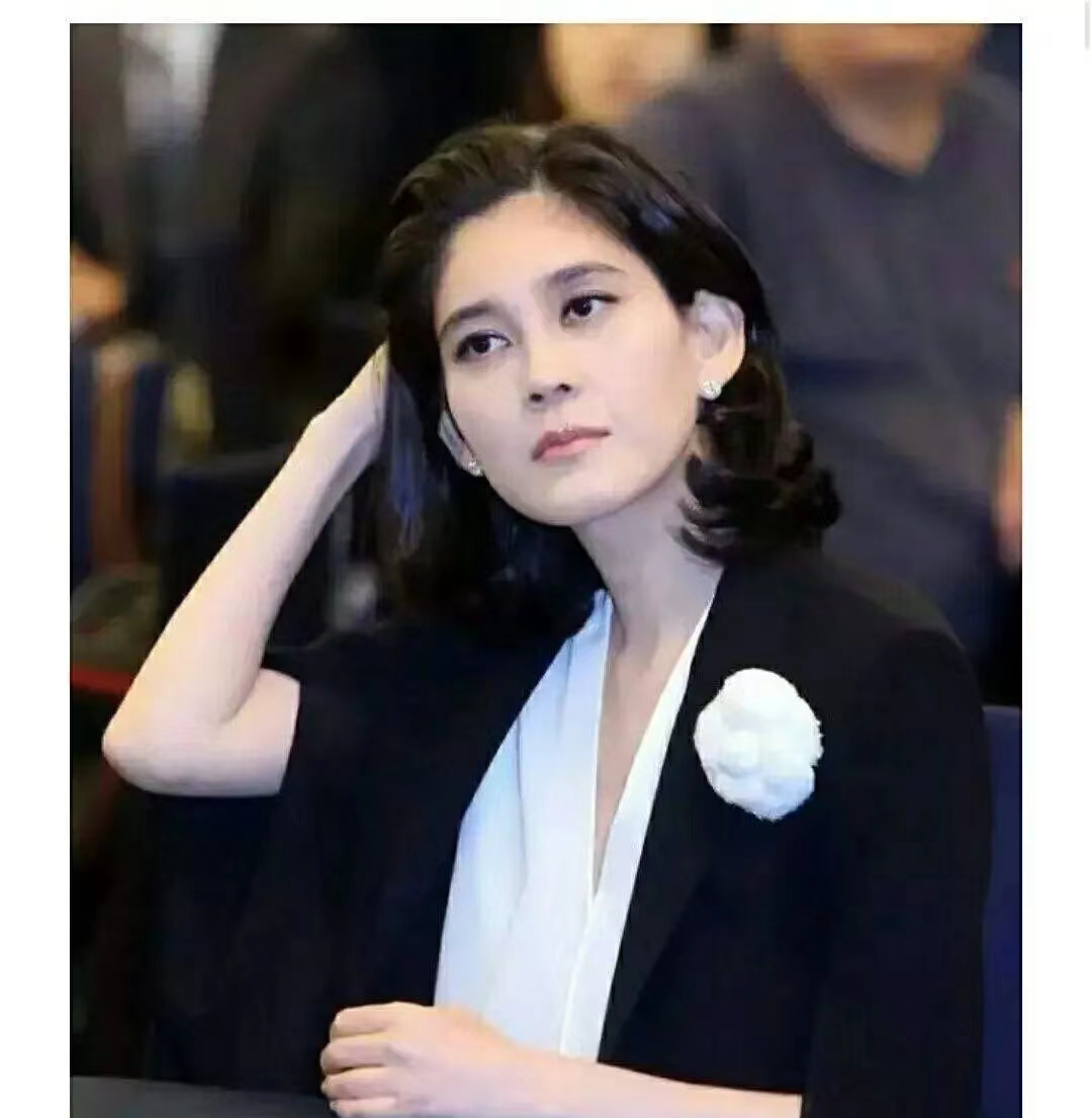 新疆高颜值姑娘意外走红，美女谁不爱