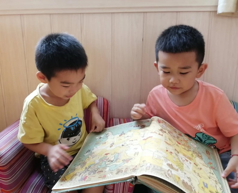 童书《撞见怪老头儿》被指内容出现许多脏字，出版社作出解释（2023童书有脏字）