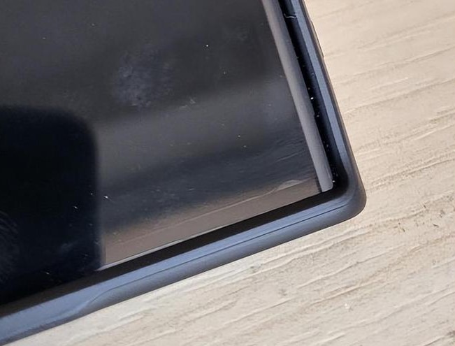 三星Galaxy S23 Ultra 发生多个屏幕边角瑕疵，官方回应来了