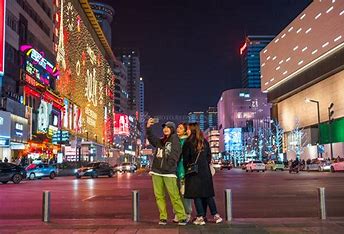 选择一个夜晚成为电影里的你，《长沙夜生活》主题市集开市