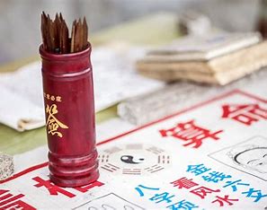 算命网红非法盈利被抓，“求心安”也要选对方式