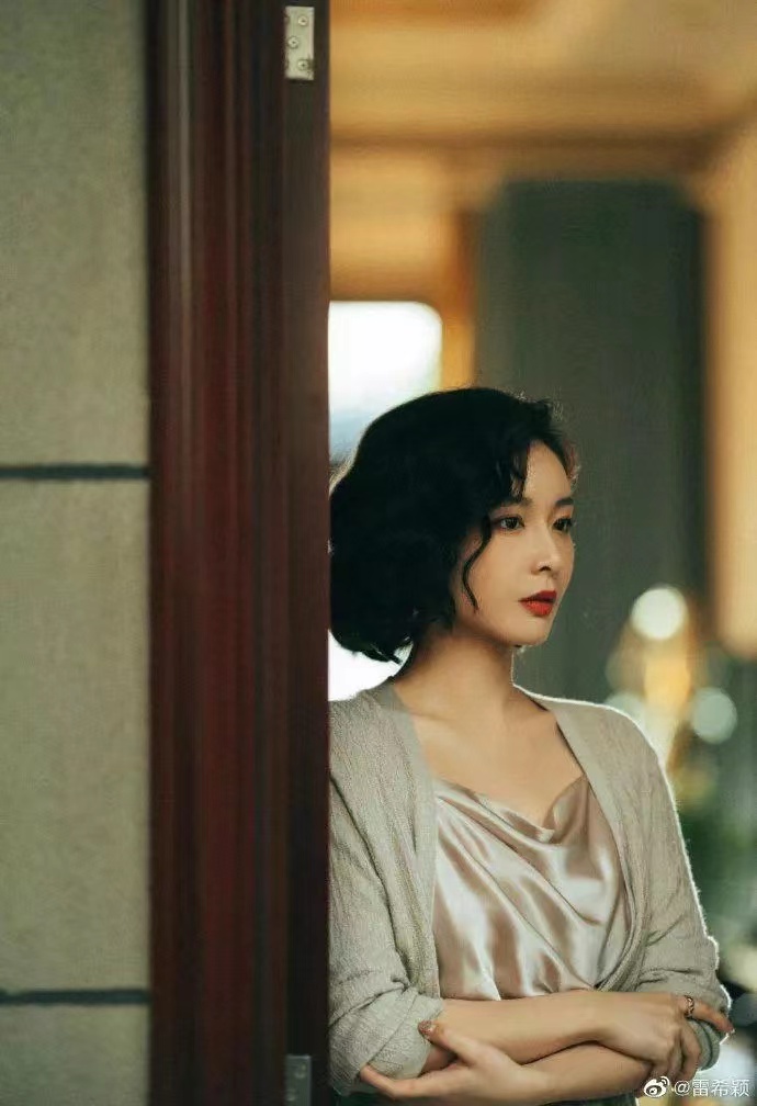 “大嫂”高叶礼服侧面开线，回应称“我不要面子吗？